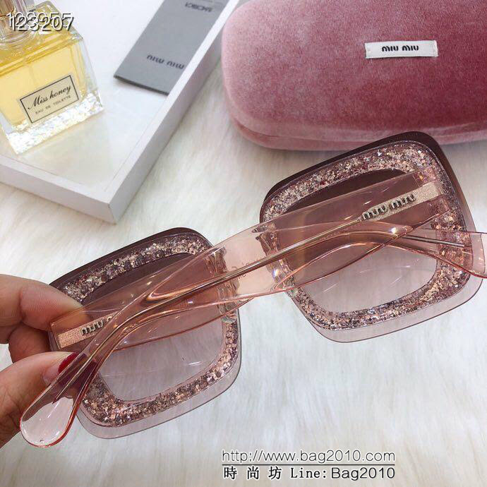 MIUMIU繆繆 潮品官網模特同款 高品質 女款太陽鏡  lly1398
